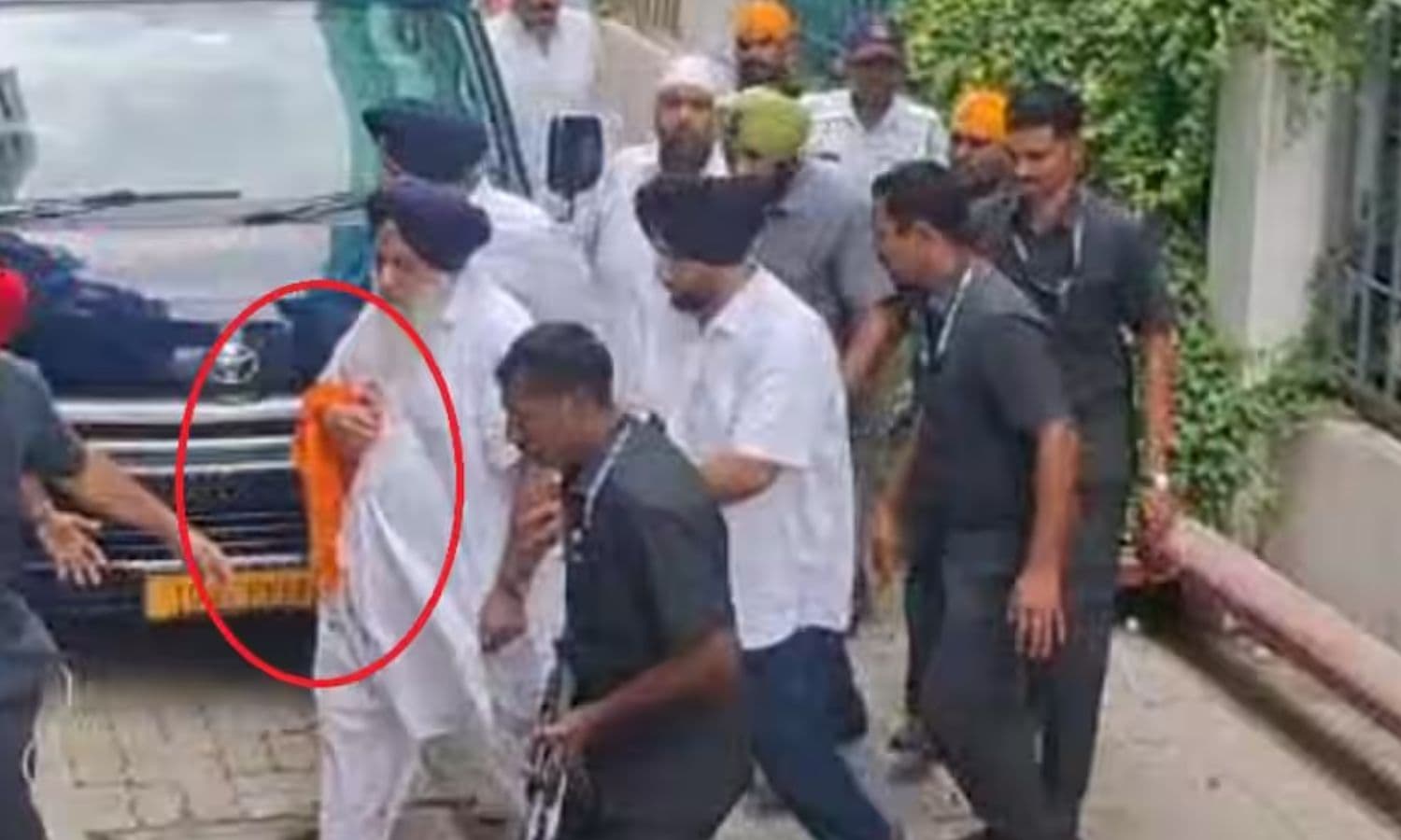 Sukhbir Singh Badal Attack Update: नांदेड़ में अकाली दल अध्यक्ष सुखबीर सिंह बादल पर कृपाण से हमला, सुरक्षाकर्मी भी घायल