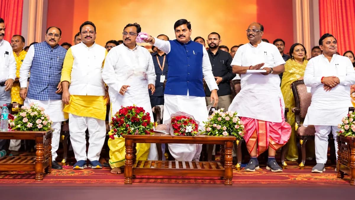 कॉकपिट हमले में 174 जानें बचाने वाले पायलट पर सियासत तेज; CM मोहन यादव का कांग्रेस पर करारा तंज