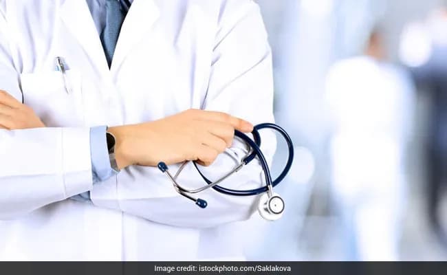अब डॉक्टर खुद को ‘No. 1’ या ‘Best’ बताकर नहीं कर सकेंगे प्रचार, AI कंटेंट और डिस्काउंट ऑफर पर भी शिकंजा