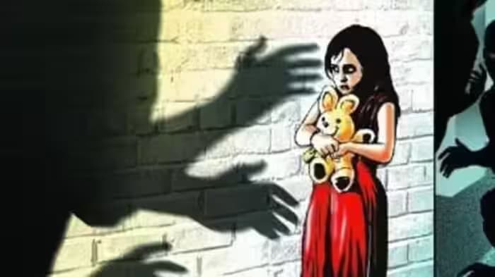 छतरपुर में इंसानियत शर्मसार: खजुराहो में 6 साल की मासूम से 75 वर्षीय बुजुर्ग ने की दरिंदगी
