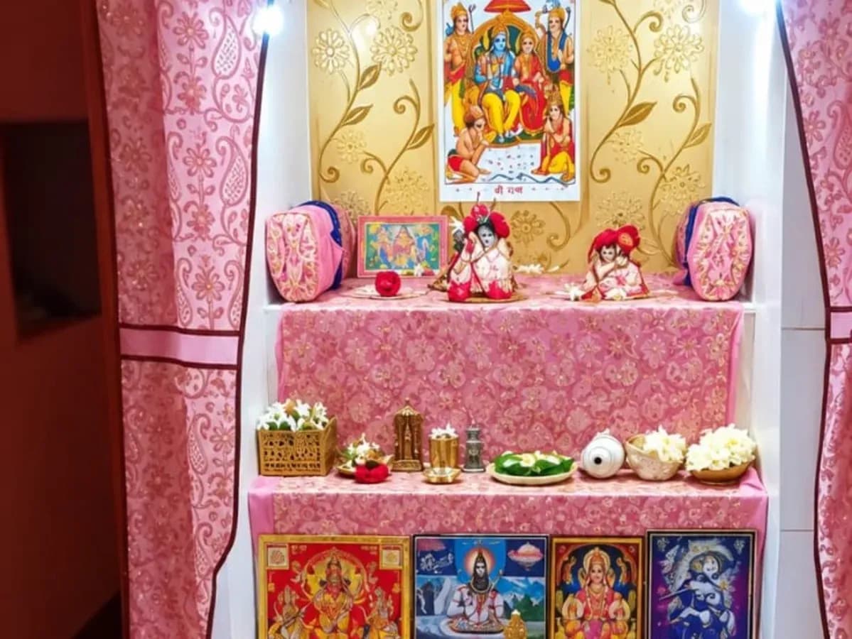 Chhatarpur News: 200 साल पुराने ब्रह्मदेव मंदिर में चोरी, 20 प्रतिमाएं गायब